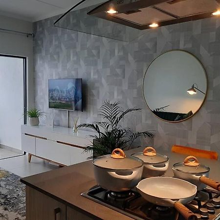 Mikeys Place On New: 2Bed2Bath No.1 With Free Wifinetflix Midrand Ngoại thất bức ảnh