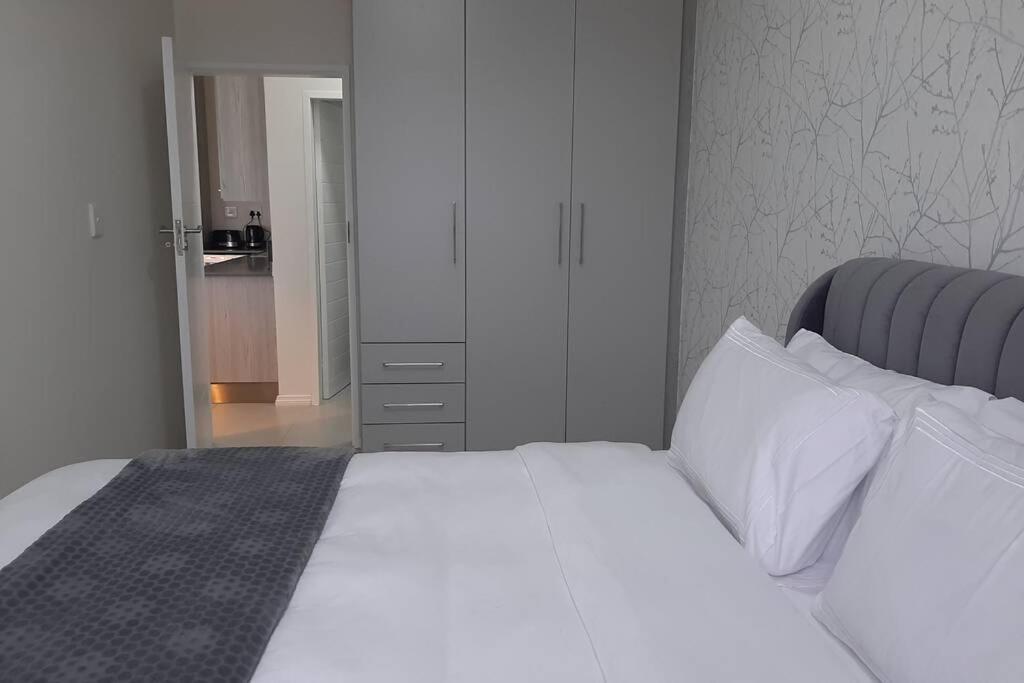 Mikeys Place On New: 2Bed2Bath No.1 With Free Wifinetflix Midrand Ngoại thất bức ảnh